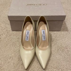 Jimmy Choo size 6 cream pumps